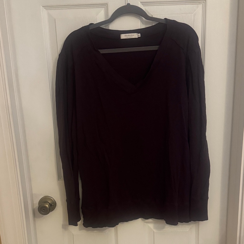 Mododoc V-neck Tee